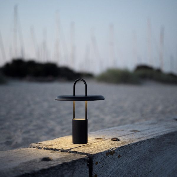 stelton Pier portable Tischleuchte schwarz